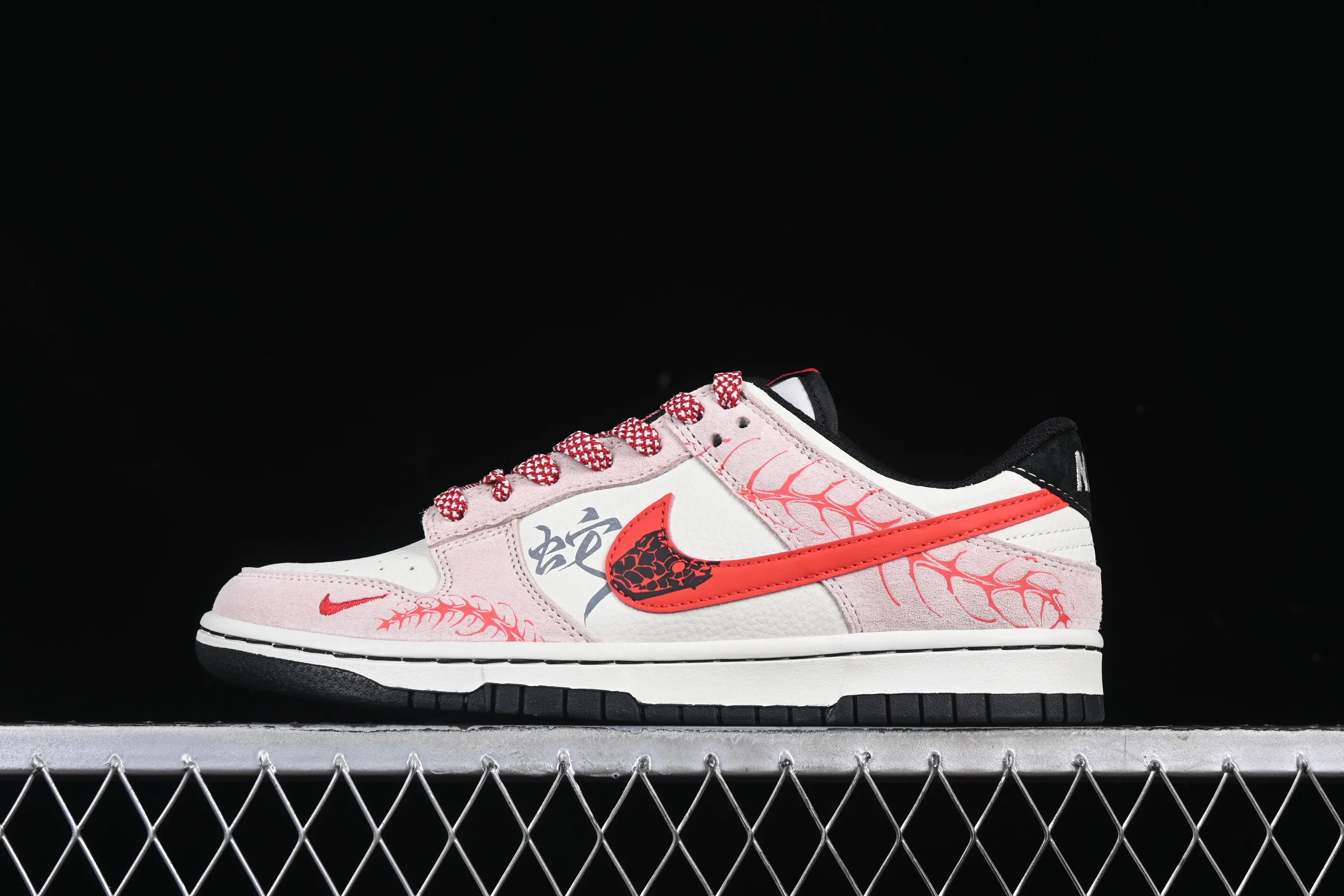 All categories Nk SB Dunk Series Nk SB Dunk Low High-end customized low-top sneakers Nk SB Dunk Low Year of the Snake series Pig Eight Red Hook High-end customized low-top casual sneakers DJ2024-106